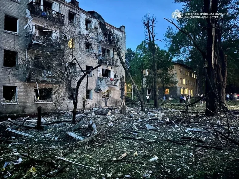 Атака на Дніпро дронами та ракетами: 18 поранених, двоє дітей