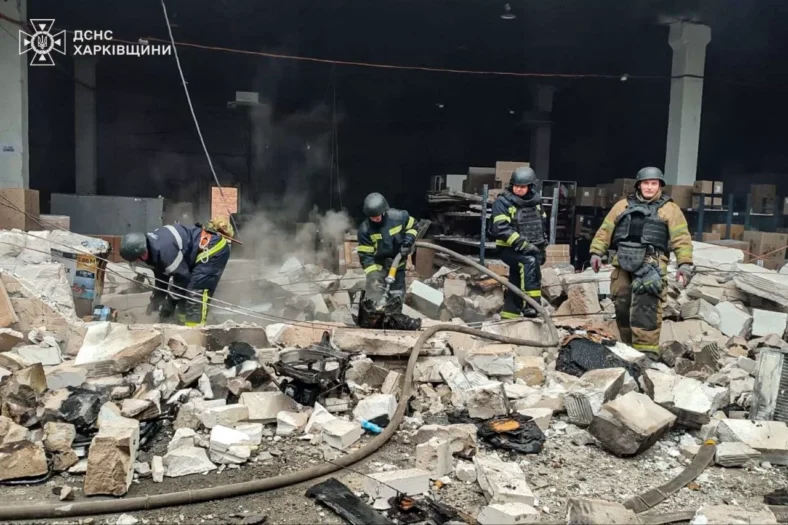 Дрон влучив у відділення “Нової пошти” в Ізюмі — постраждав працівник