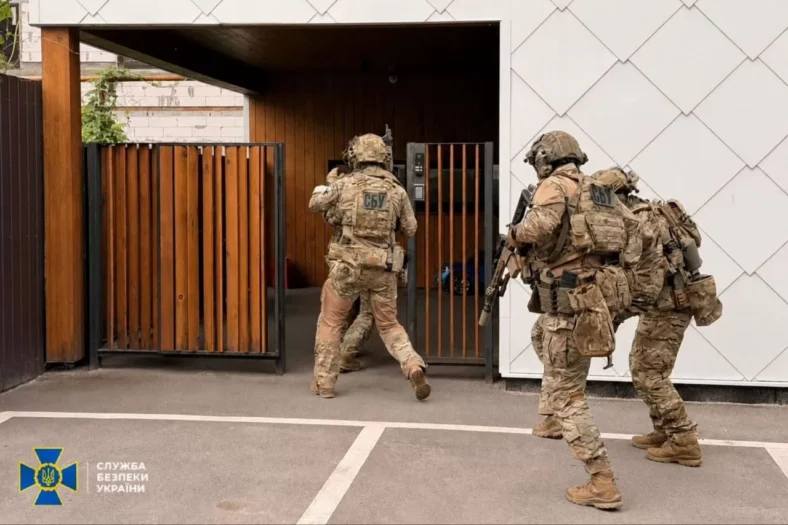 У Харкові викрили шахрайський кол-центр, що ошукав латвійців на €100 тис
