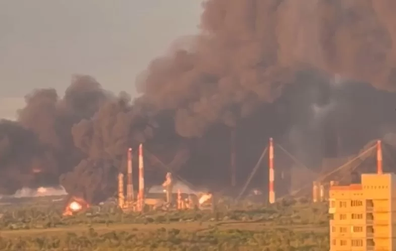 Зеленський підтвердив удар по Саратовському нафтопереробному заводу