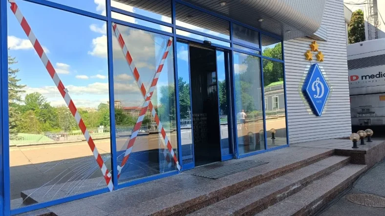 Пошкоджений стадіон Лобановського в Києві після ракетного удару