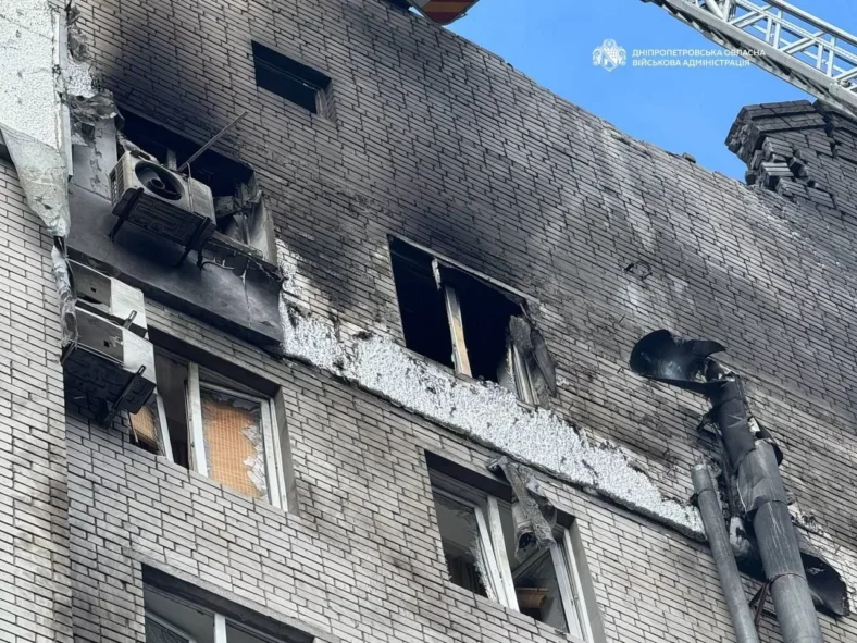 Атака росії на Дніпро: поранені двоє дітей, кількість загиблих зросла до 15