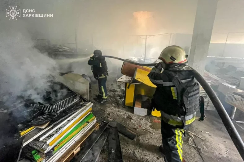 Дрон росії атакував Чугуїв: у центрі міста виникла масштабна пожежа