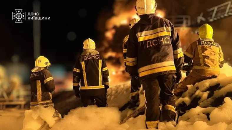 Атака росії на промисловий об’єкт на Київщині: поранено водія бензовоза